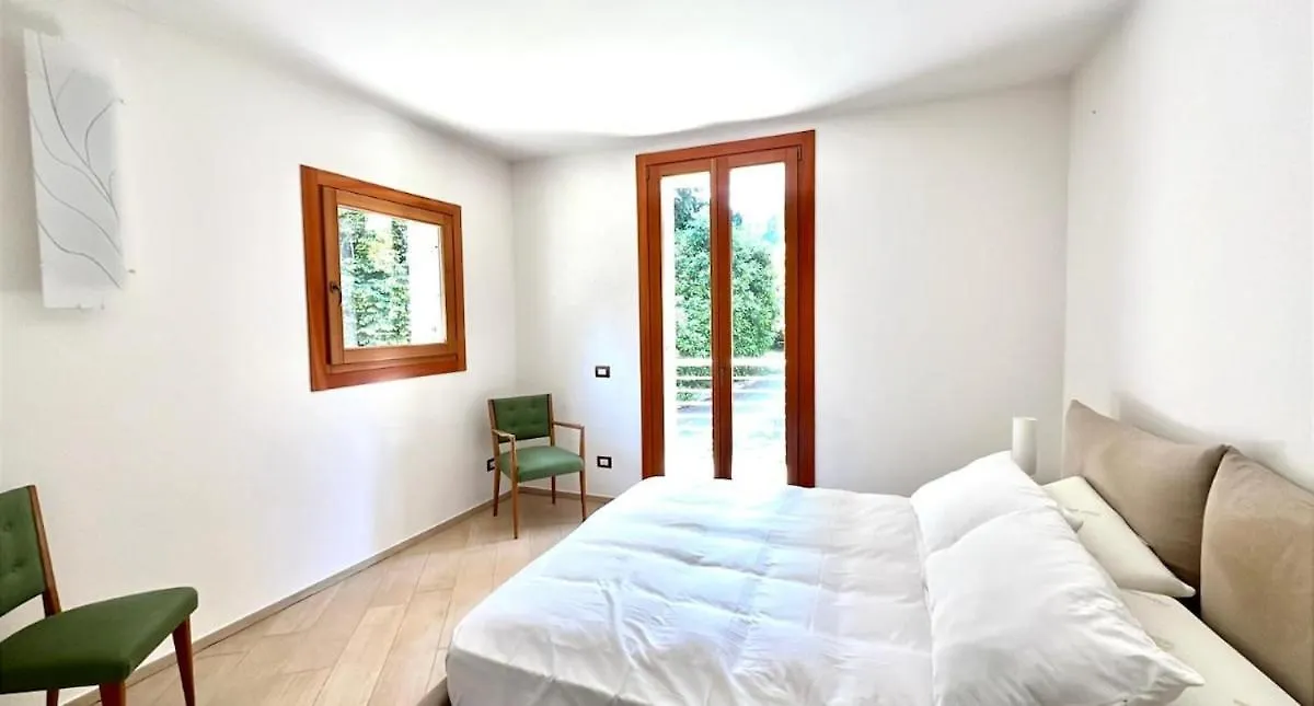 Villa Overlooking Lake Maggiore With 3 Suites Ranco