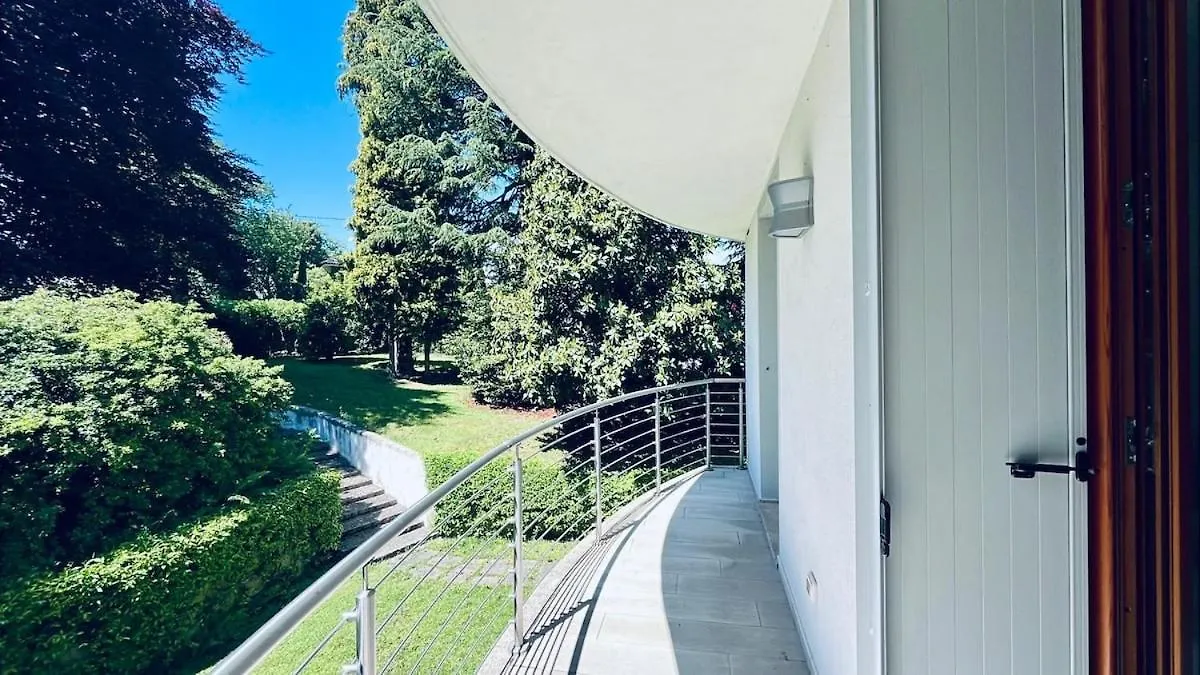 Villa Overlooking Lake Maggiore With 3 Suites Ranco