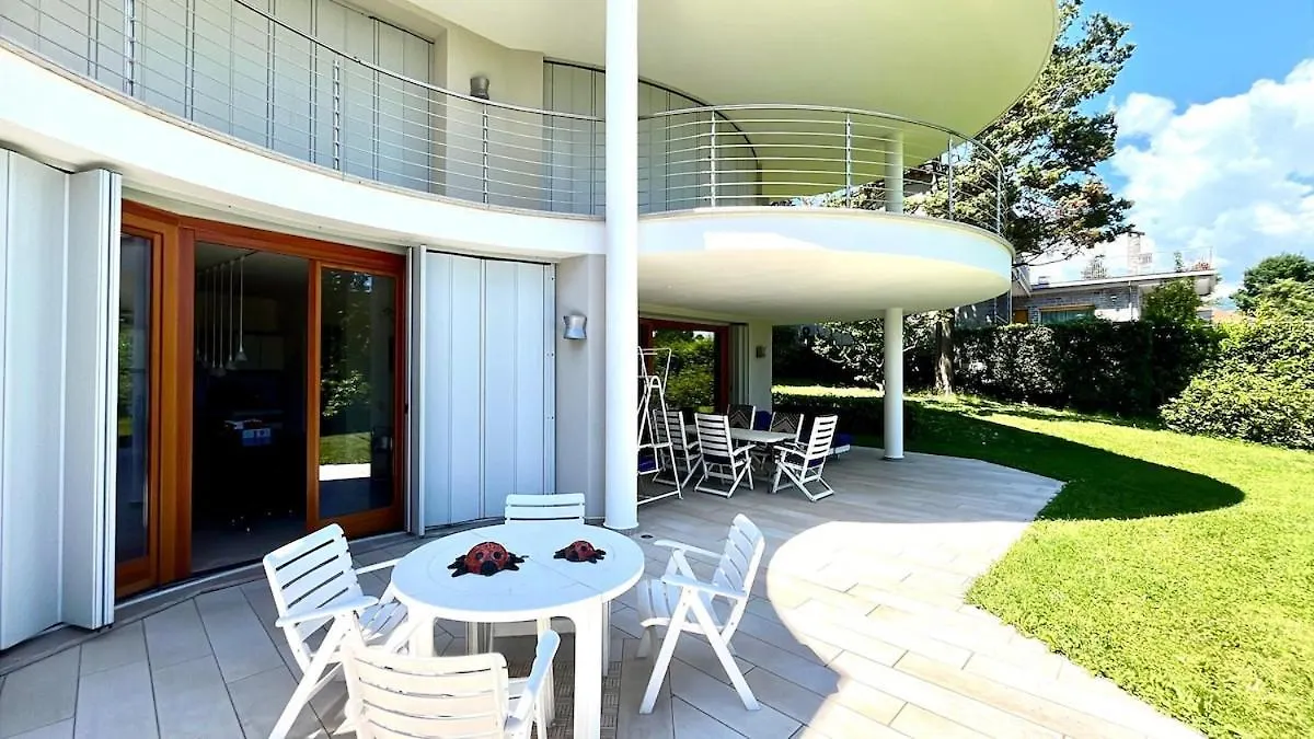 Villa Overlooking Lake Maggiore With 3 Suites Ranco Italie