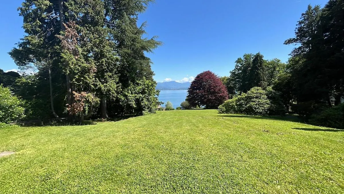 Villa Overlooking Lake Maggiore With 3 Suites Ranco