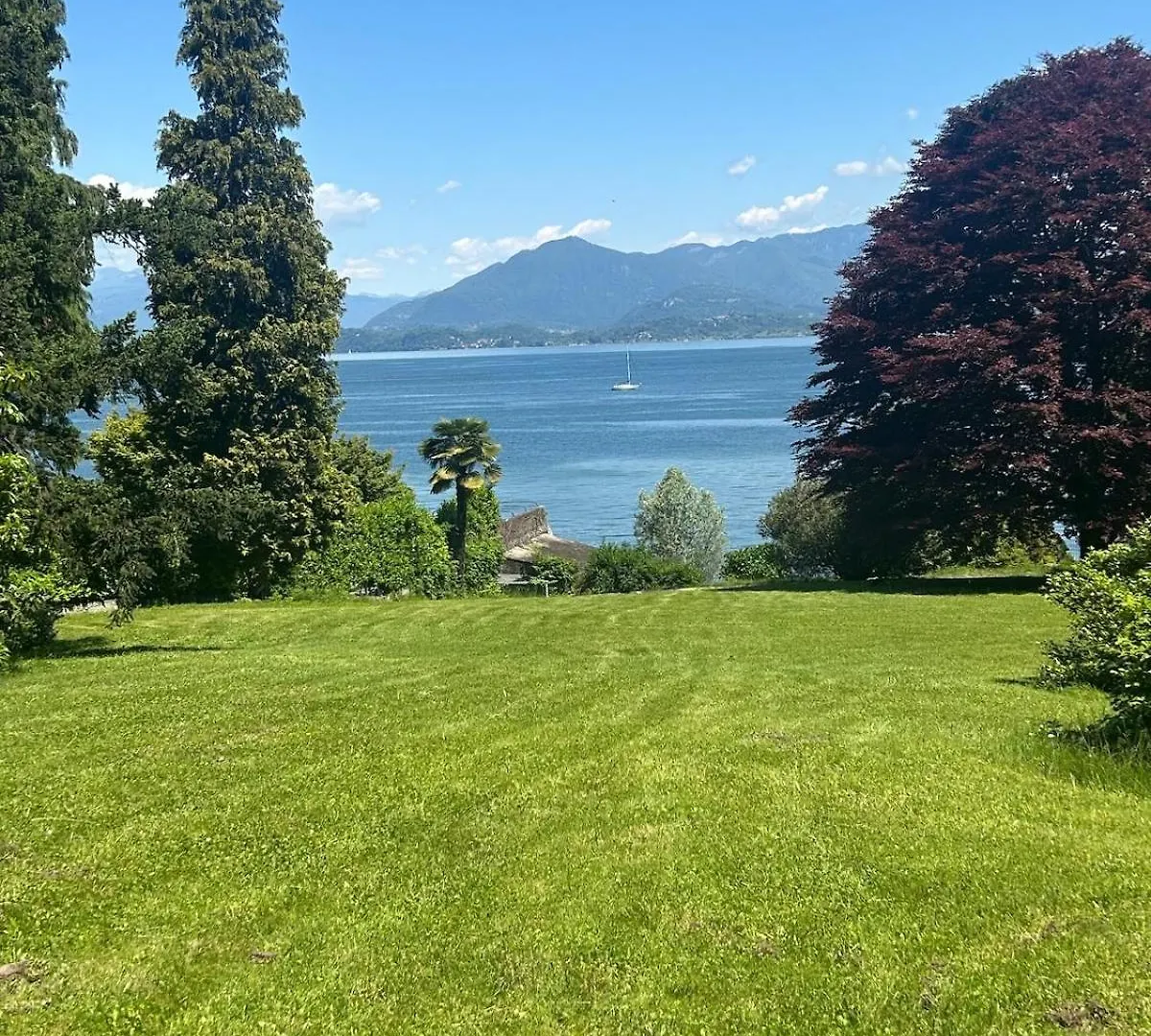 Villa Overlooking Lake Maggiore With 3 Suites Ranco